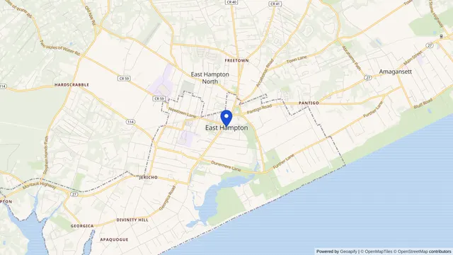 Mapa que muestra la ubicación de East Hampton en East Hampton, Condado de Suffolk, NY — DachiPlus ofrece transporte médico aquí.