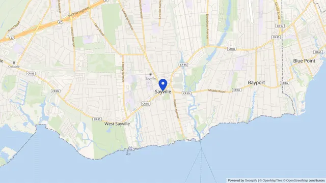 Mapa que muestra la ubicación de Sayville en Sayville, Condado de Suffolk, NY — DachiPlus ofrece transporte médico aquí.